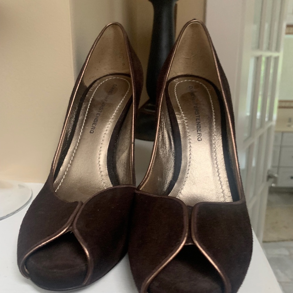 Diane Von Furstenburg chocolate suede pumps with metalllic trim